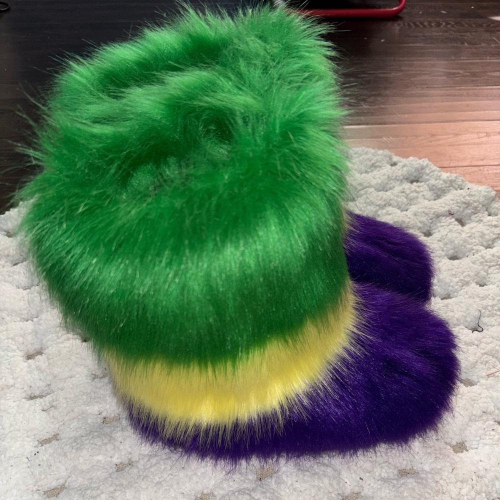 Mardi Gras Fur Boots - Picture 5 of 6